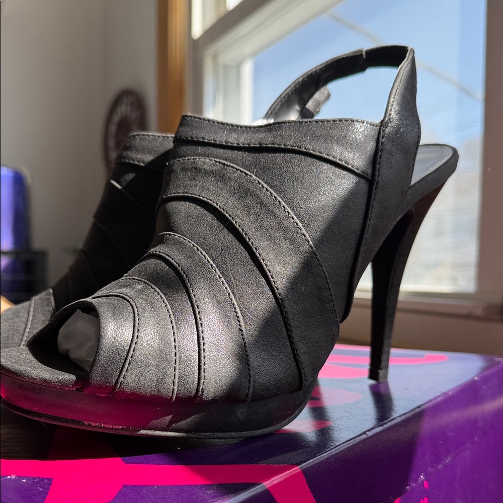 FIONI Black Peep-Toe Heels size 9 BNIB
